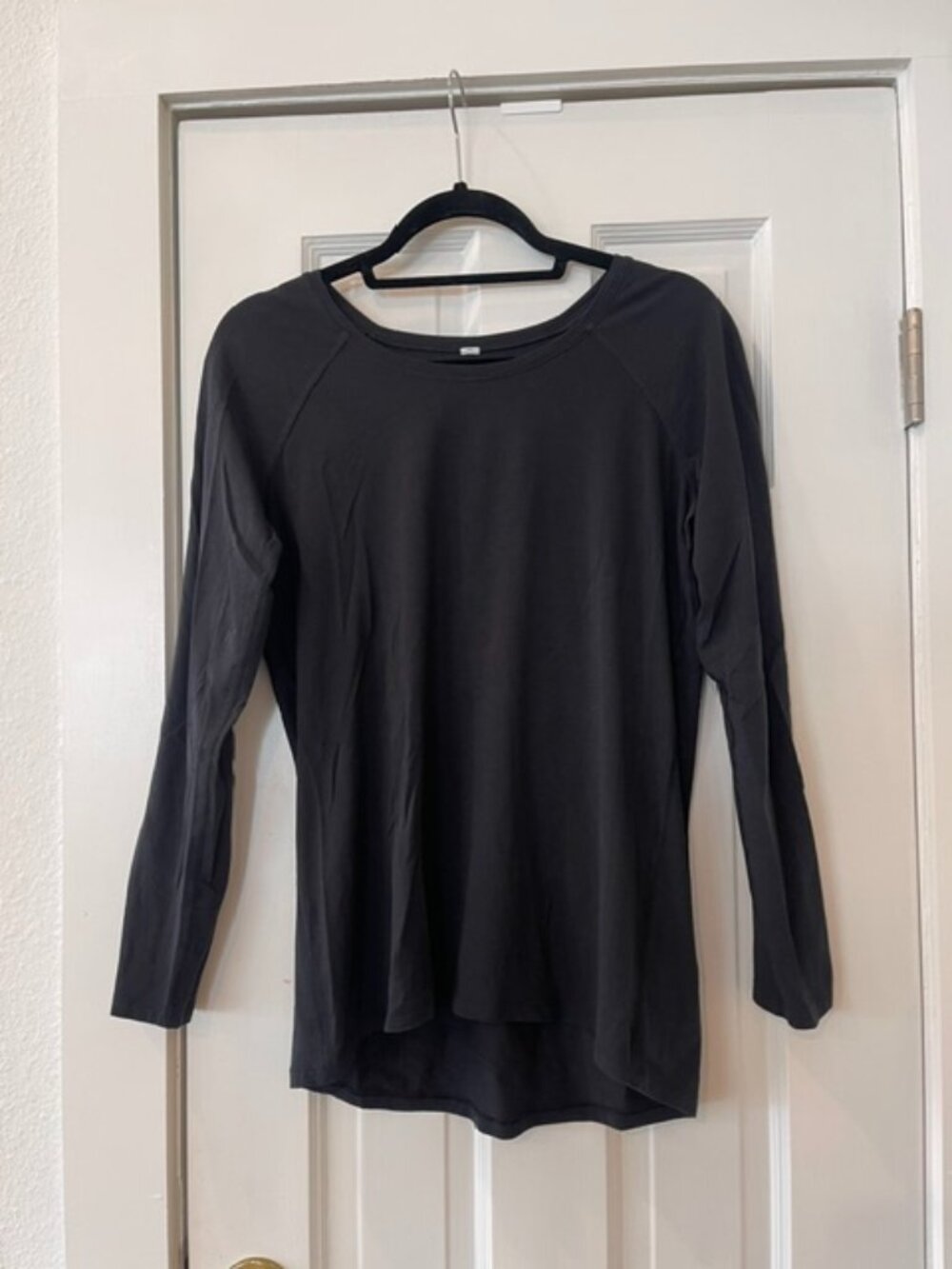 Lululemon Black Long Sleeve Scoop Neck Tee Shirt EUC